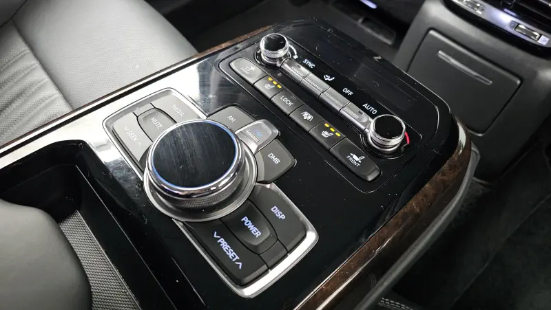 Genesis EQ900