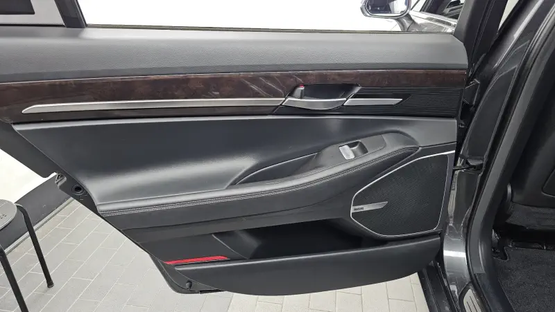 Genesis EQ900