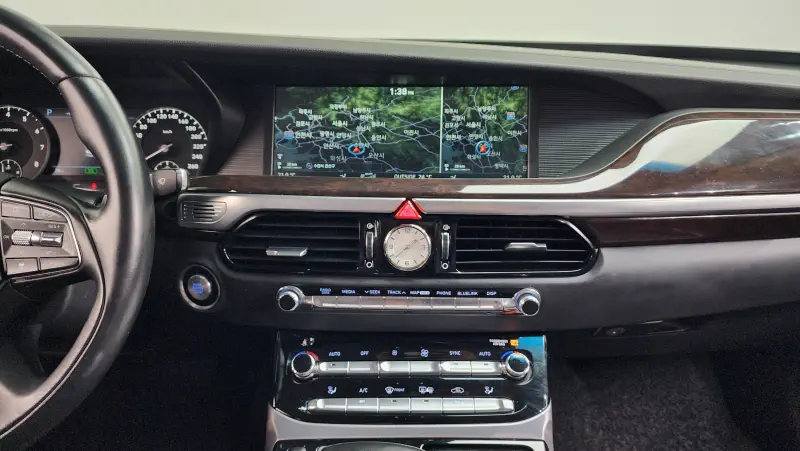Genesis EQ900