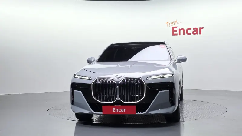 BMW i7