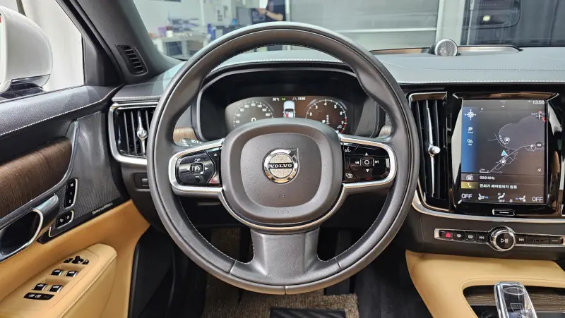 Volvo S90