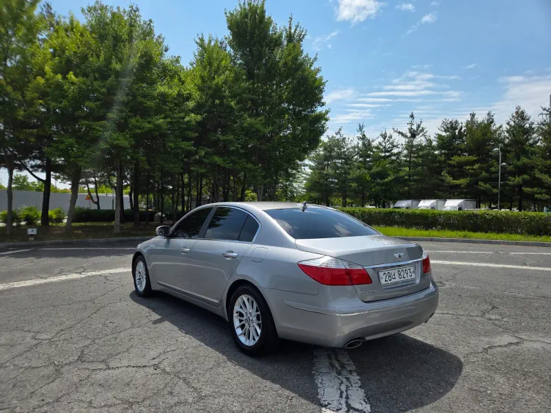Hyundai Genesis