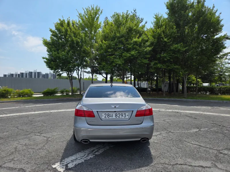 Hyundai Genesis