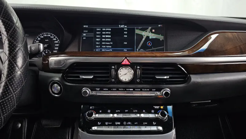 Genesis EQ900