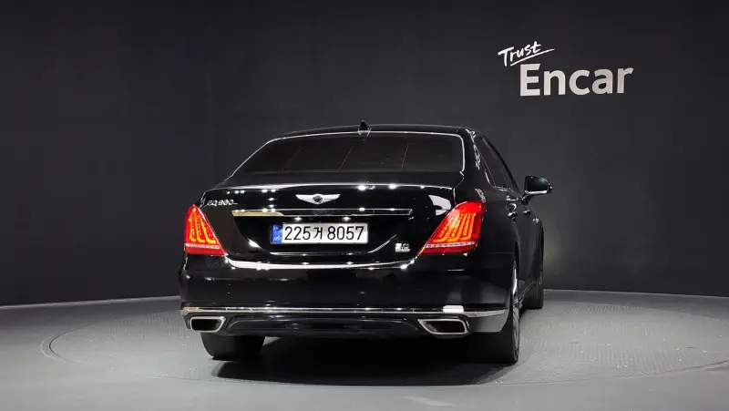 Genesis EQ900