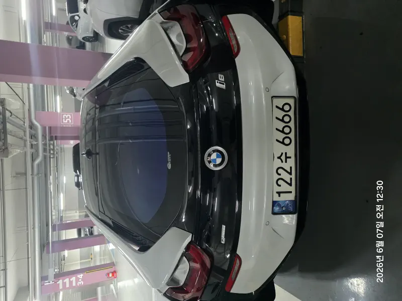 BMW i8