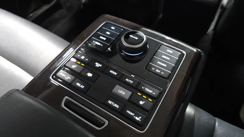 Hyundai Equus