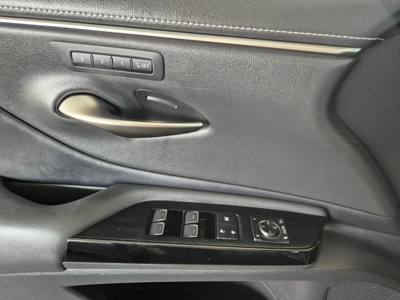 Lexus ES300h