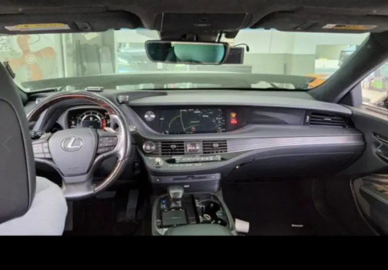 Lexus LS
