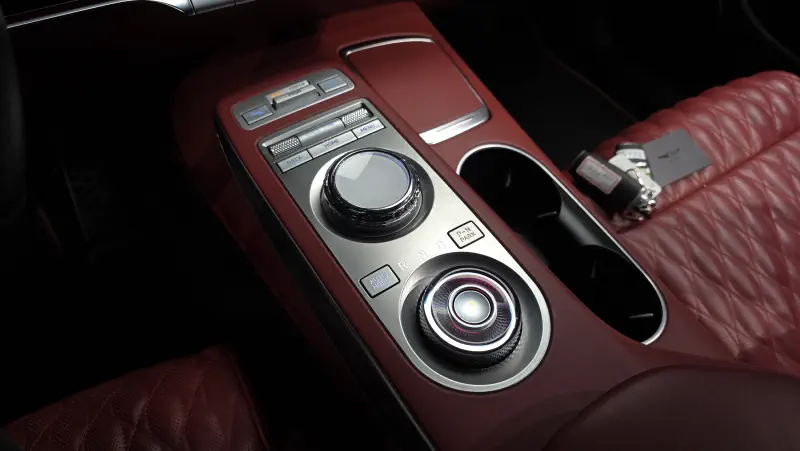Genesis GV70