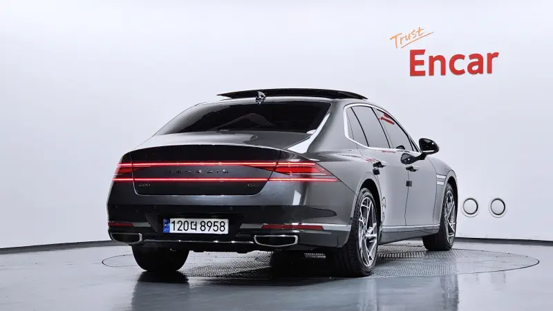 Genesis G90