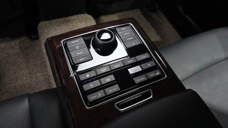 Hyundai Equus