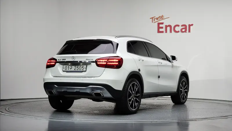 Mercedes-Benz GLA-Class