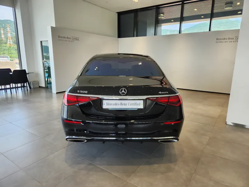 Mercedes-Benz S-Class
