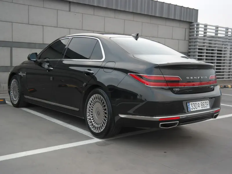 Genesis G90