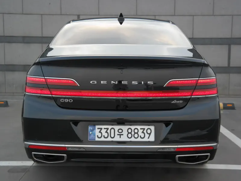 Genesis G90