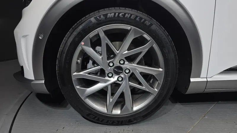 Genesis GV60