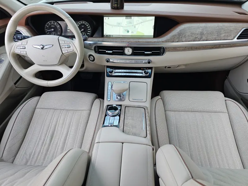 Genesis G90