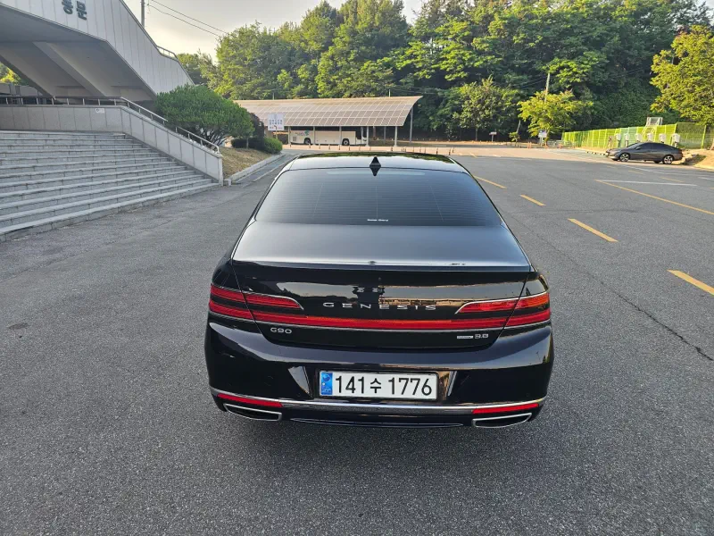 Genesis G90