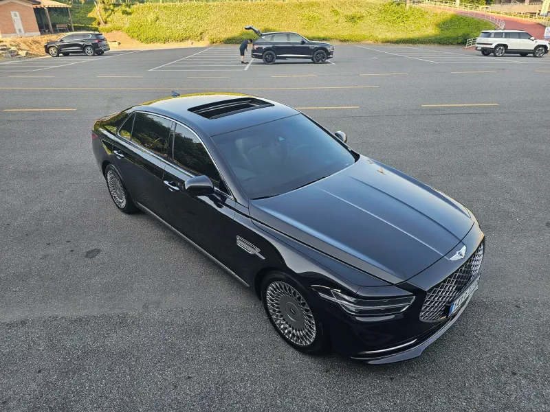 Genesis G90