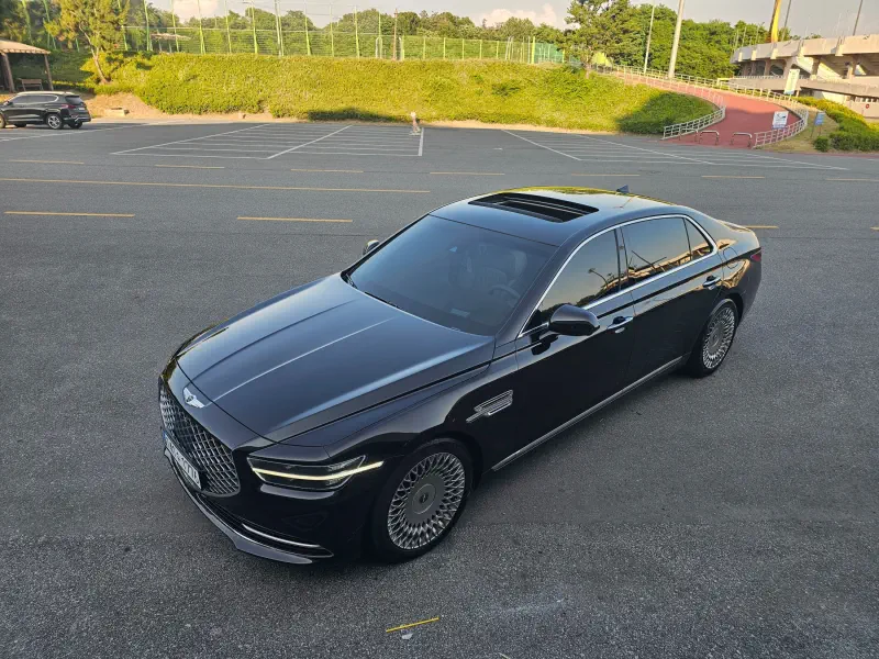 Genesis G90