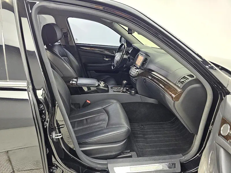 SsangYong Chairman W
