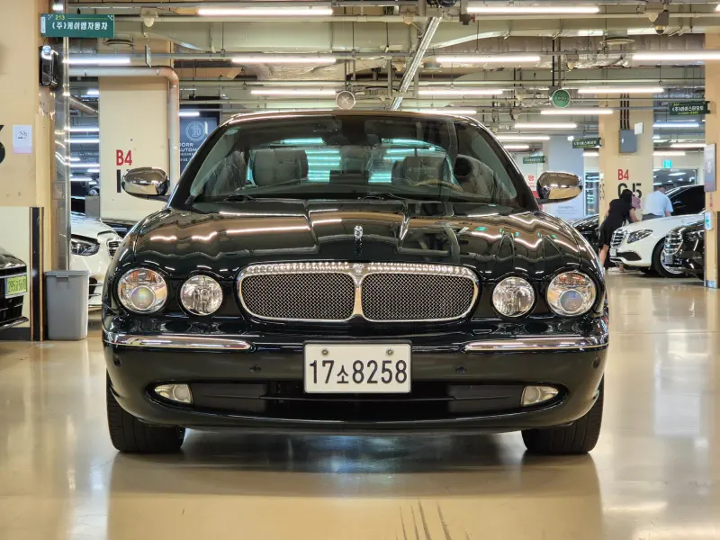 Jaguar XJ