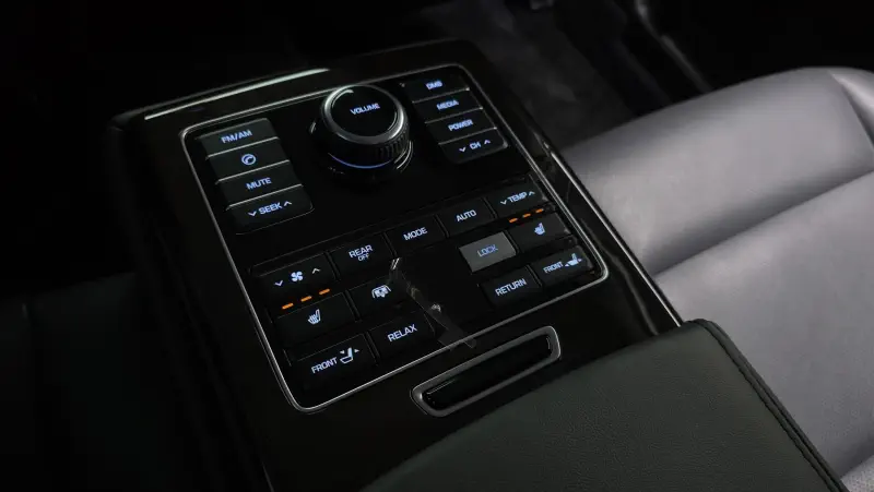 Hyundai Equus