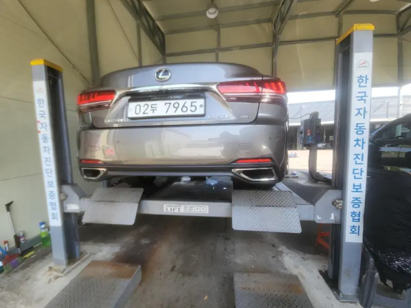 Lexus LS