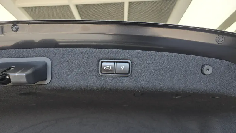 Genesis EQ900