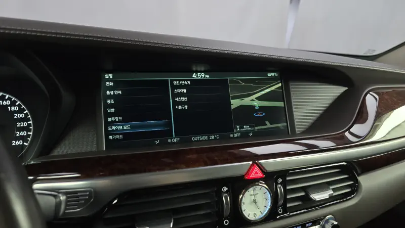 Genesis EQ900