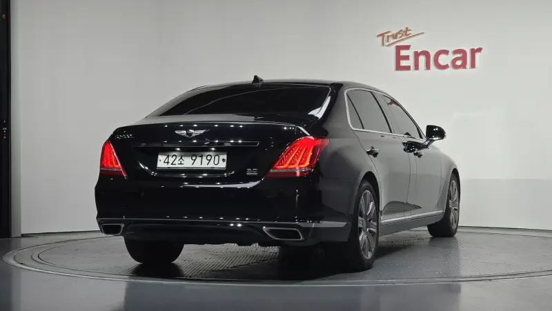 Genesis EQ900