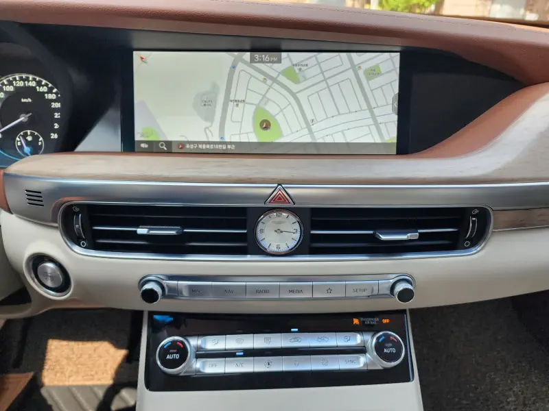 Genesis G90