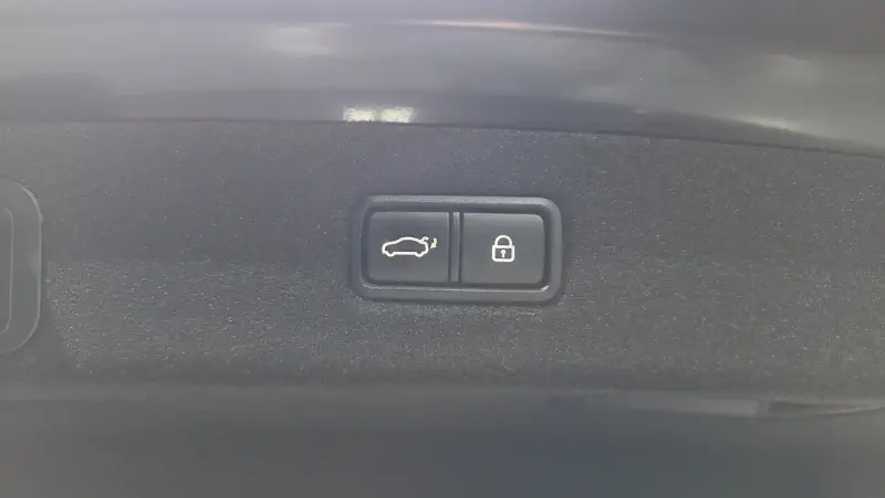 Genesis EQ900