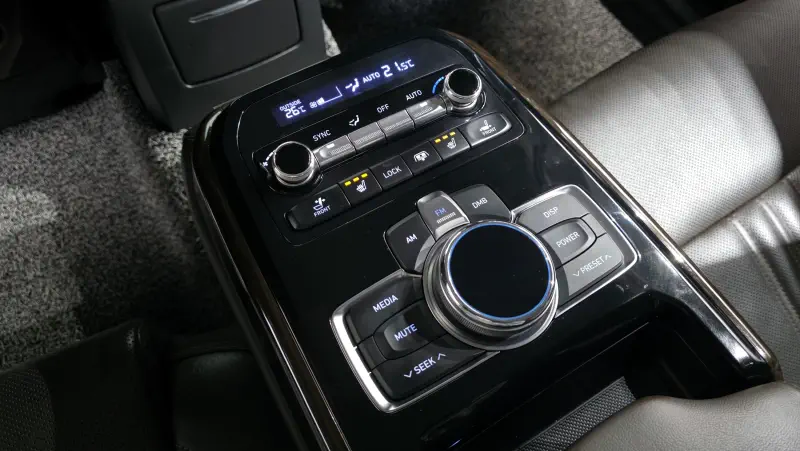 Genesis EQ900