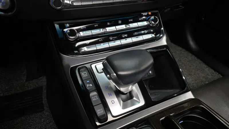 Genesis EQ900