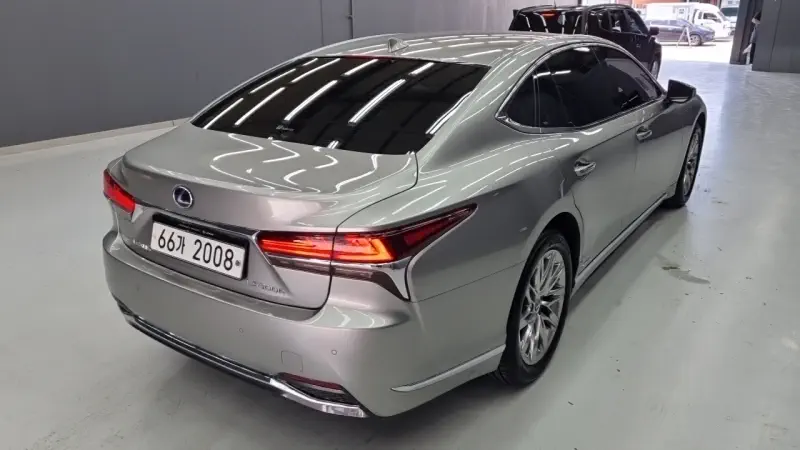Lexus LS