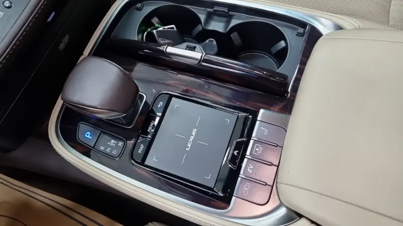 Lexus LS
