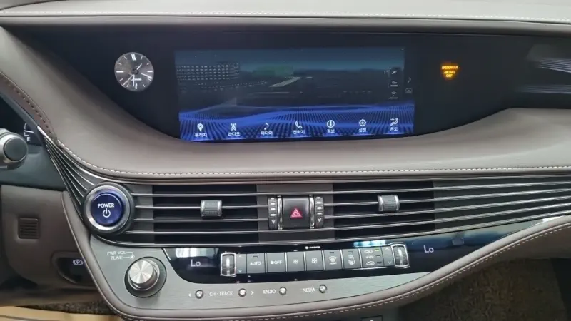 Lexus LS