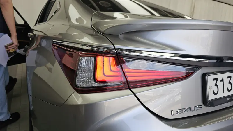 Lexus ES300h