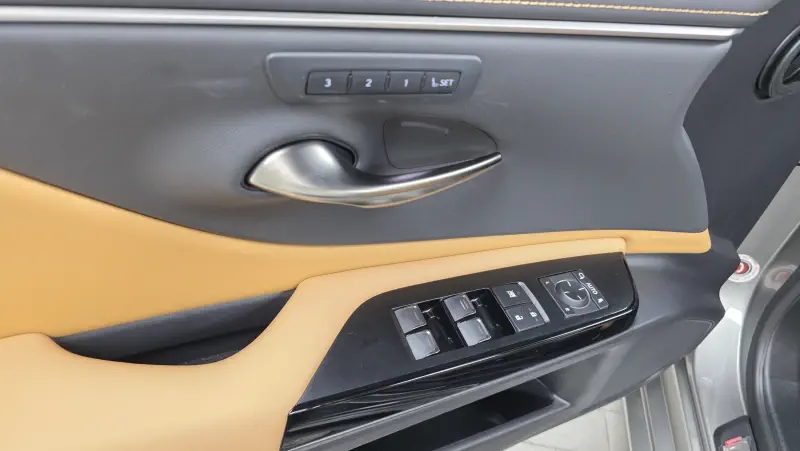 Lexus ES300h
