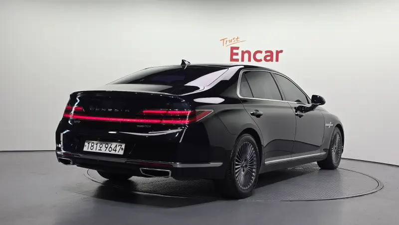 Genesis G90