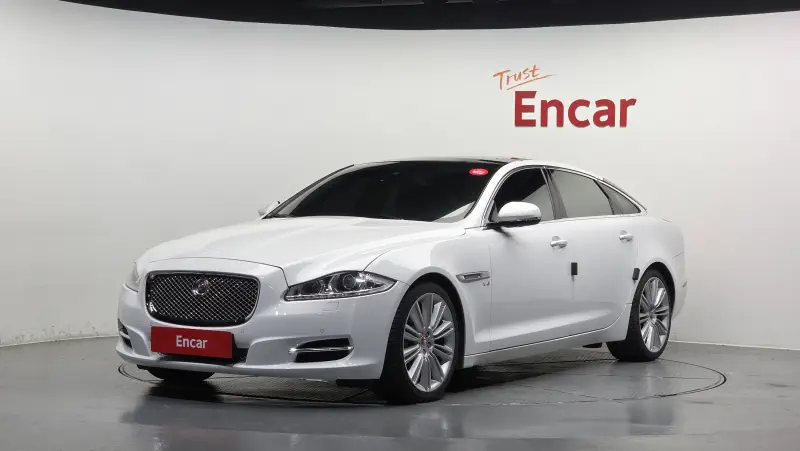 Jaguar XJ