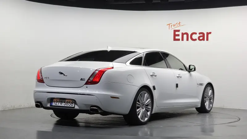 Jaguar XJ