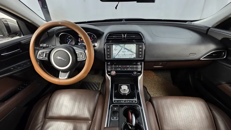 Jaguar XE