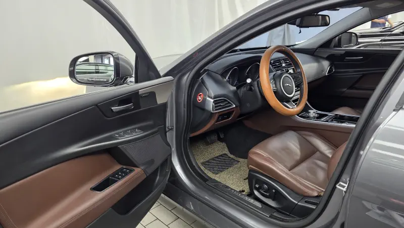 Jaguar XE
