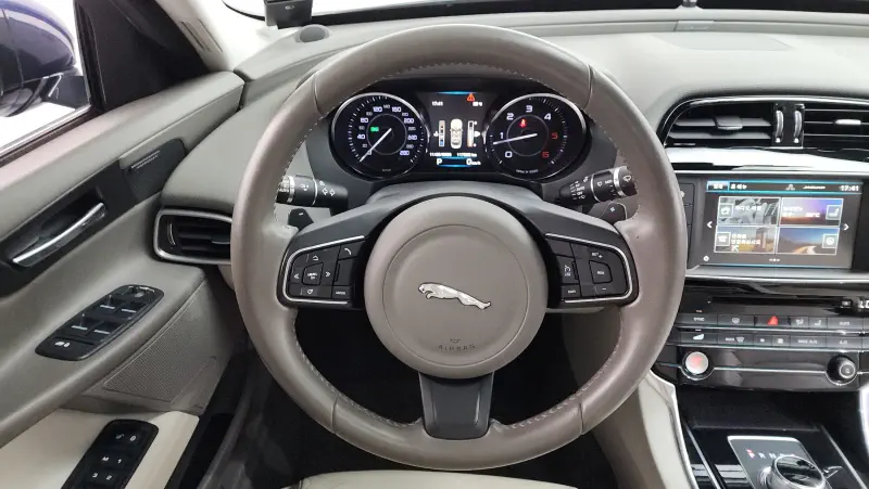 Jaguar XE