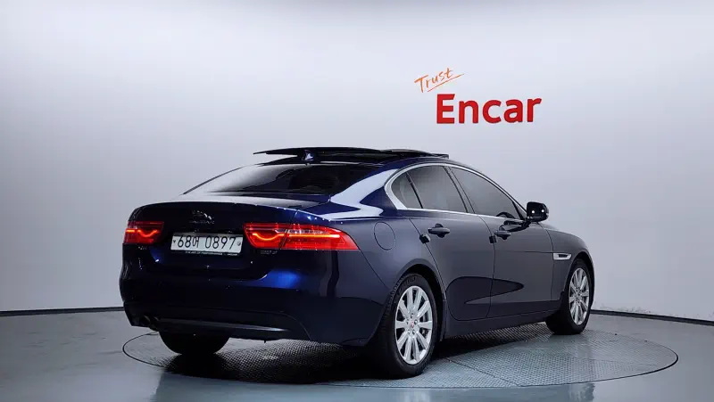 Jaguar XE