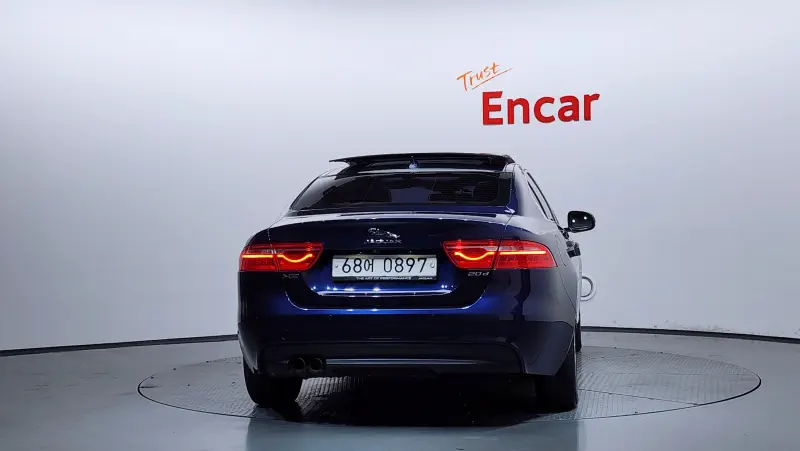 Jaguar XE