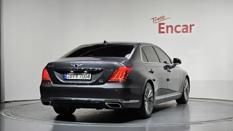 Genesis EQ900